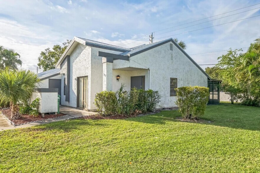 Building Photo - 273 SW Sterret Cir