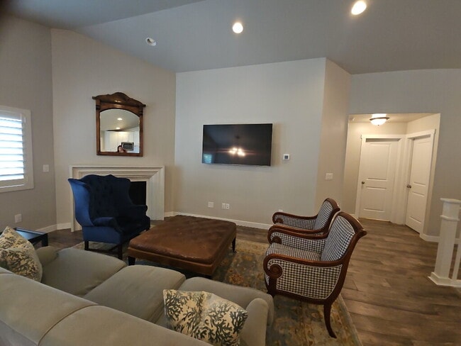 Building Photo - Charming East Provo Home with Scenic Views...