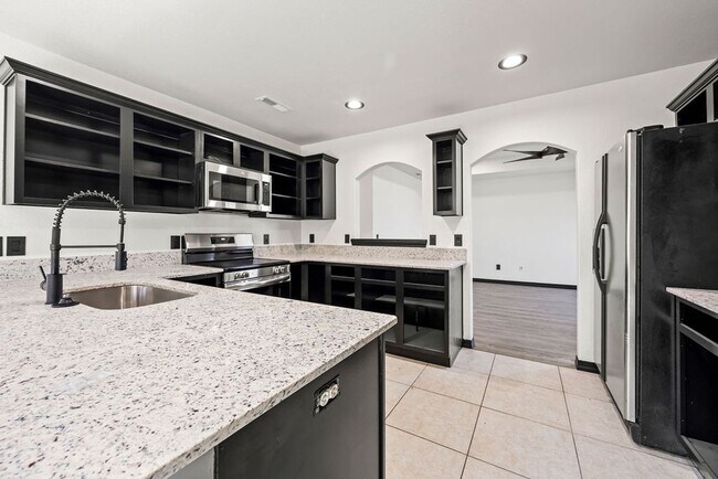 Building Photo - Charming 3-Bed Home in Rogers – Spacious Yard, Modern Comfort, Great Location