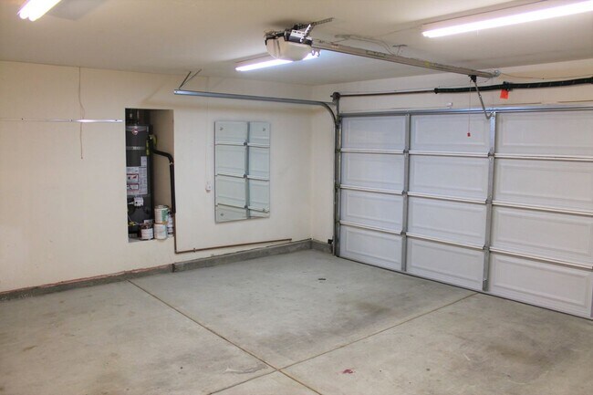 Building Photo - 5220 Holstein St
