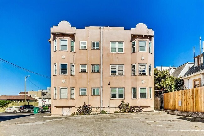 Building Photo - 1444 1st Ave Pl