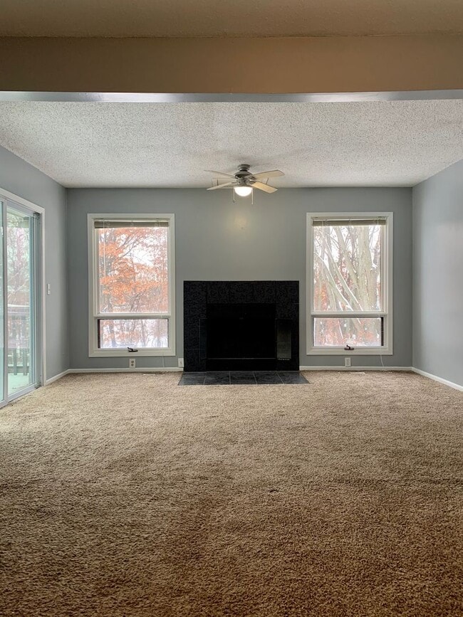 Building Photo - Amazing 3 Bedroom 1.5 Bathroom Home in Coo...