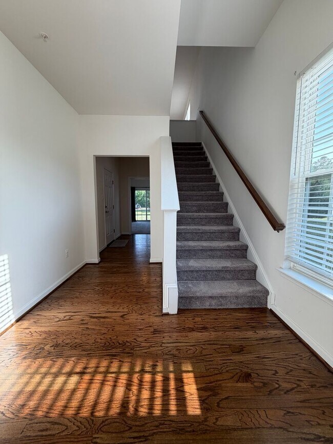 Building Photo - 43561 Marguerite Way