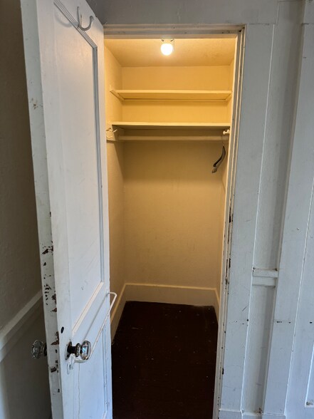 Building Photo - 215 Main St