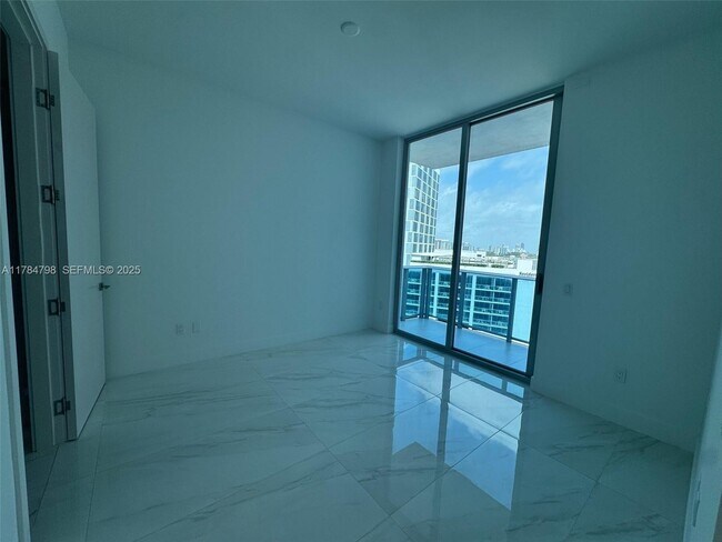 Building Photo - 17550 Collins Ave
