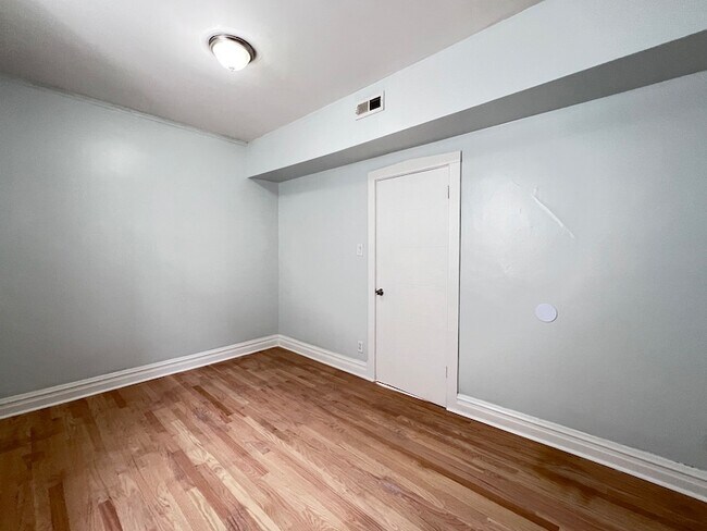 Building Photo - 8856 S Lowe Ave