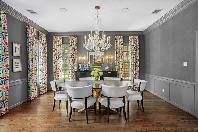 Building Photo - 5527 Briar Dr