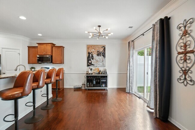 Building Photo - Beautifully Maintained 3-Bedroom Home with...