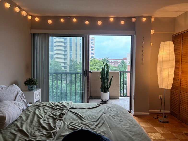 King Bed will fit with room! - 1300 Army Navy Dr