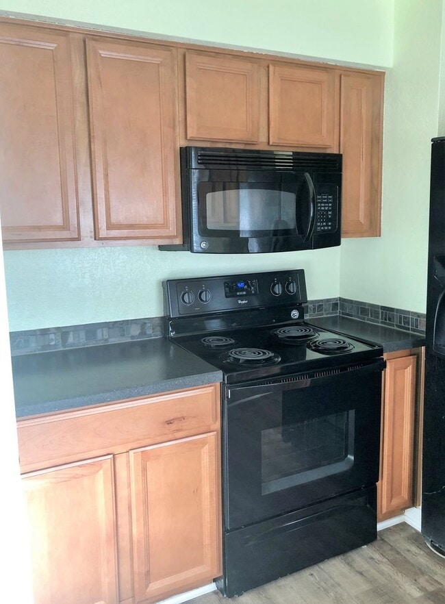 Building Photo - Home in Bremerton.