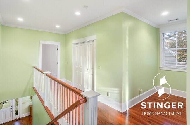 Building Photo - 14 Hayek St