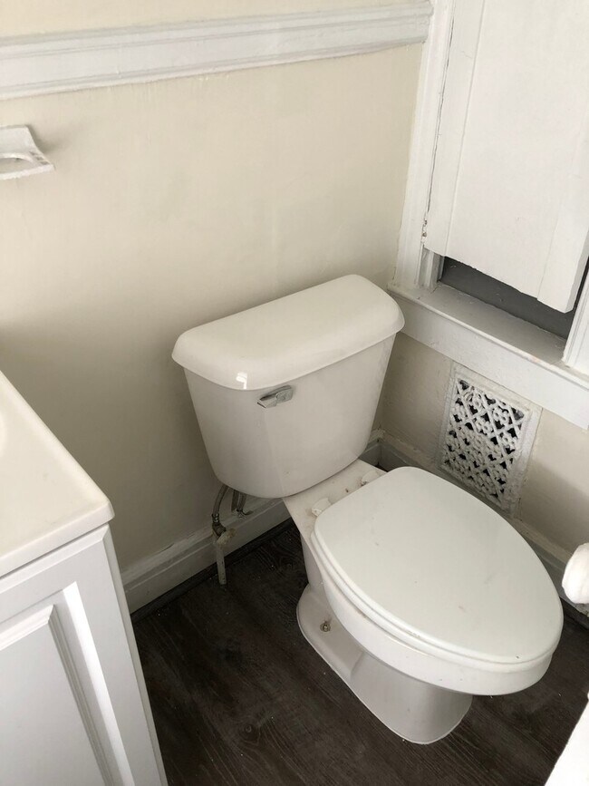 Building Photo - $1,600 - Newly Renovated 3 Bedroom Home With Study