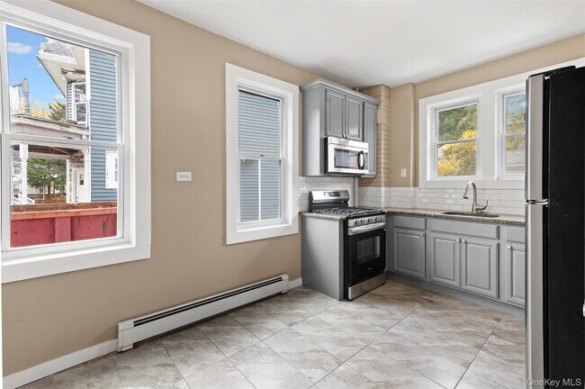 Building Photo - 33 Wickham Ave