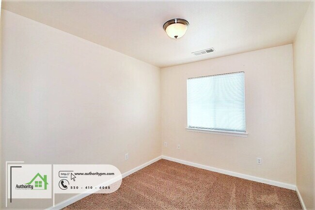 Building Photo - 1294 Mighty Oak Ln