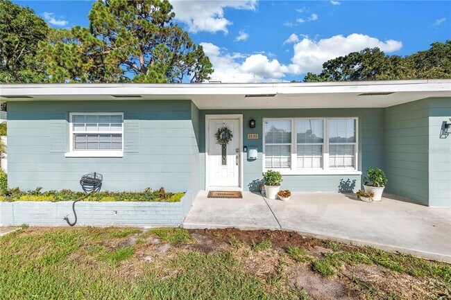 Building Photo - 2135 Desoto Way S