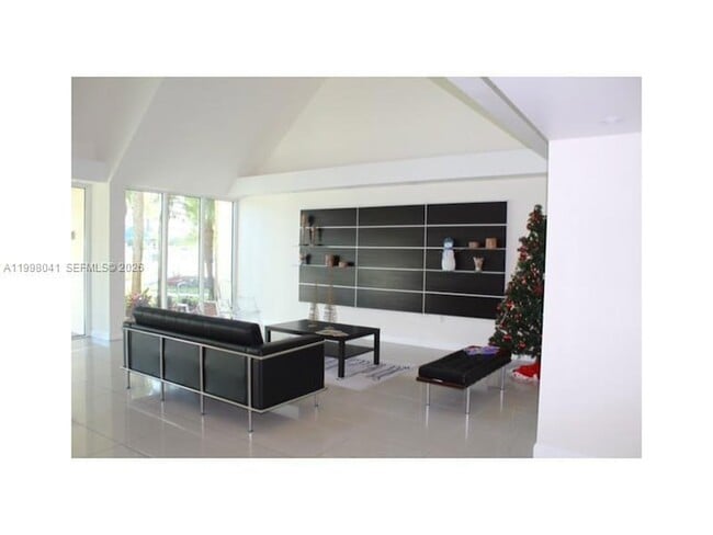 Building Photo - 120 Lakeview Dr