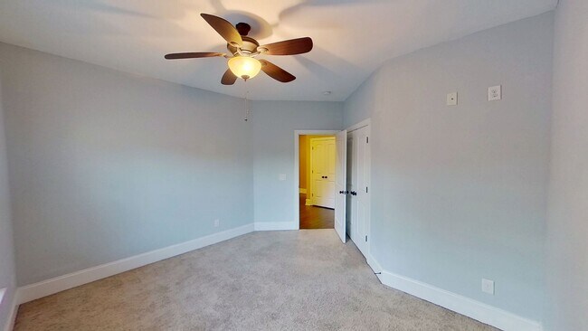Building Photo - Custom 4 BD/2.5 BA Home with Community Pool, Water Access and Day Dock!