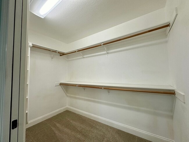 Building Photo - Beautiful well maintained home! Excellent ...