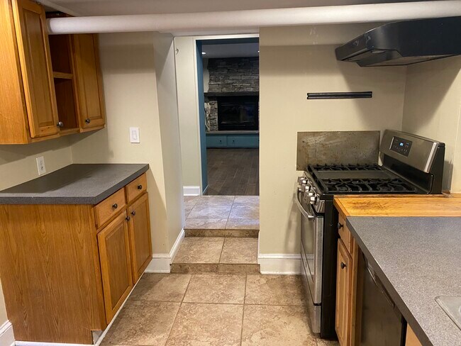 Building Photo - 12 Milham Rd