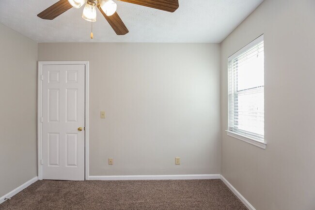 Building Photo - 1089 Oak Moss Dr