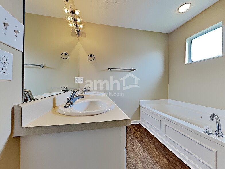 Building Photo - 1326 Treyvista Ct