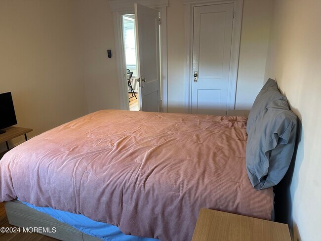 Building Photo - 300-306 Deal Lake Dr