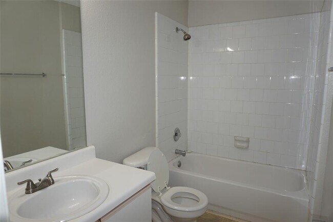 Building Photo - 7020 Glenshire Dr