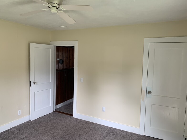 1st bedroom - 73 Careswell St