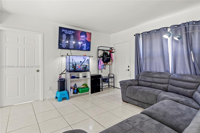 Building Photo - 4200 SW 38th St