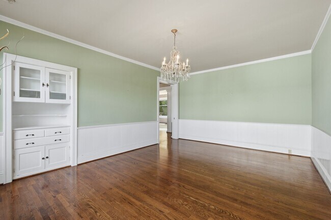 Building Photo - 5Bd/2.5Ba Everett Home