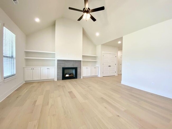 Building Photo - 730 Marianne St