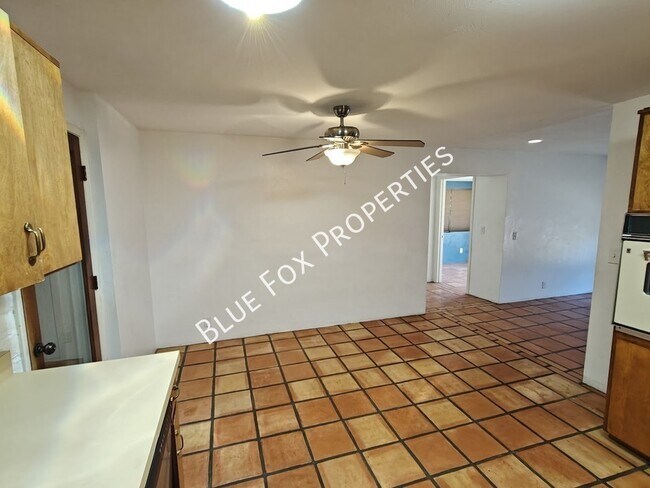 Building Photo - 2781 W Calle Carapan