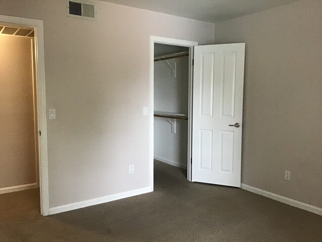 Building Photo - 1-Bedroom Condo in Ideal Tempe Location – ...