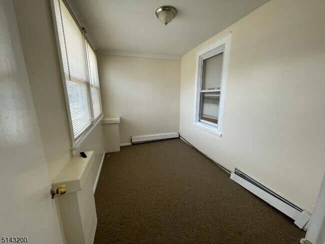 Building Photo - 19 Meadowbrook Pl