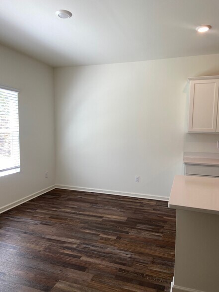 Building Photo - 252 Chelsea Pk Cir