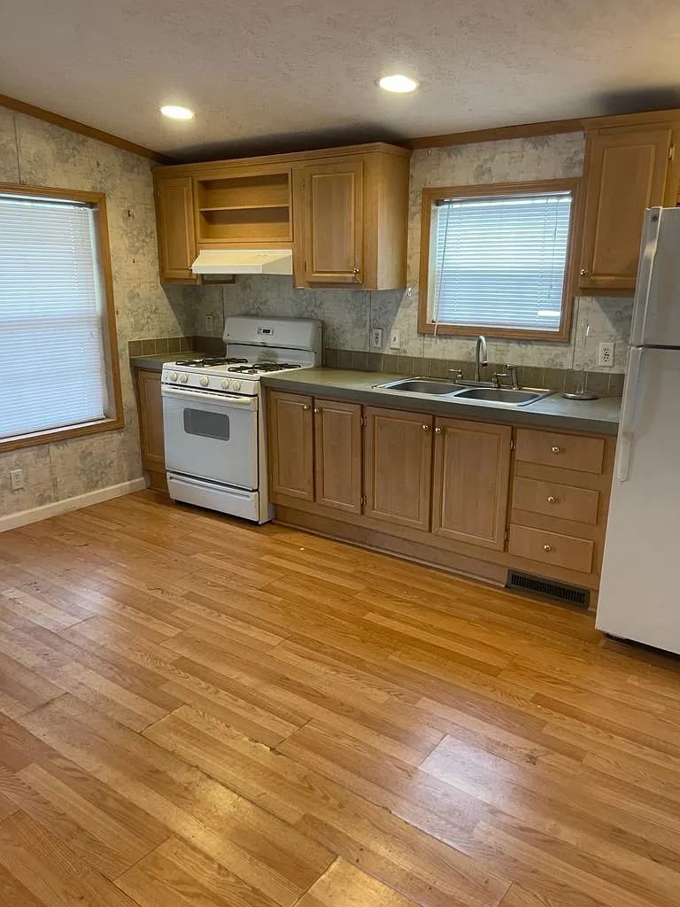 Building Photo - 37 Hubbard Ave