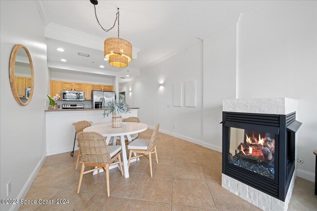Building Photo - 601 N Miramar Ave