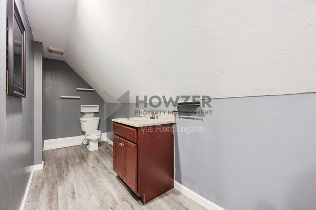 Building Photo - 4 E Broadway