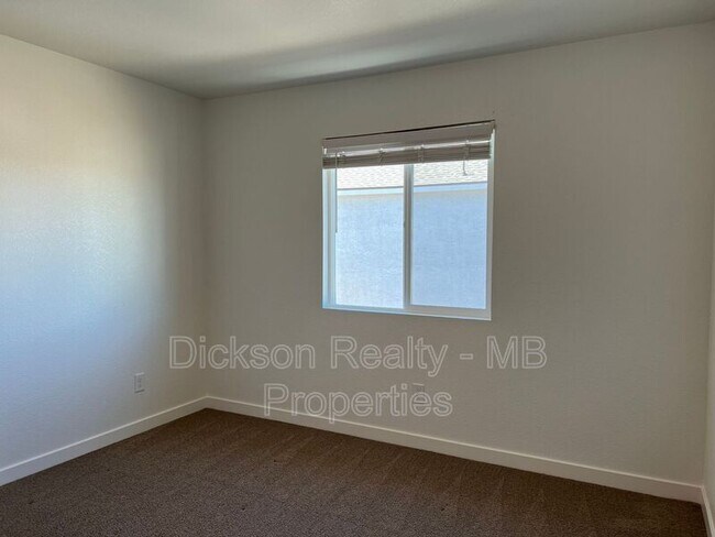Building Photo - 8923 Wolf Moon Dr