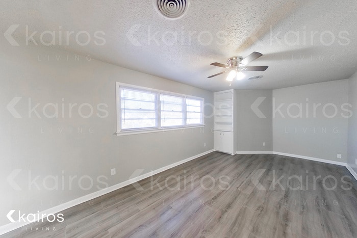 Building Photo - 2813 James Louis Dr