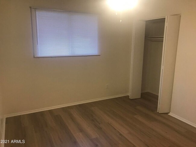 Building Photo - 4 Bed 2 Bath