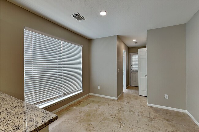 Building Photo - 7519 Sunlight Ln