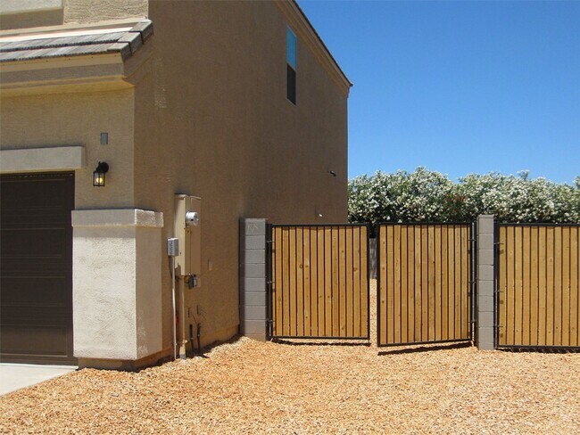 Building Photo - Four Bedroom home for rent in Magma Ranch for under $2000.00