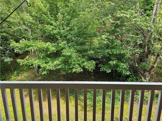 Building Photo - 2nd-level, 2-bedroom, 2-full bath condo