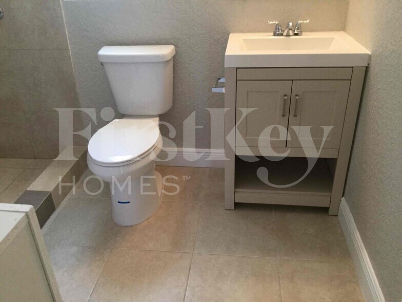 Building Photo - 2610 SW 5th St