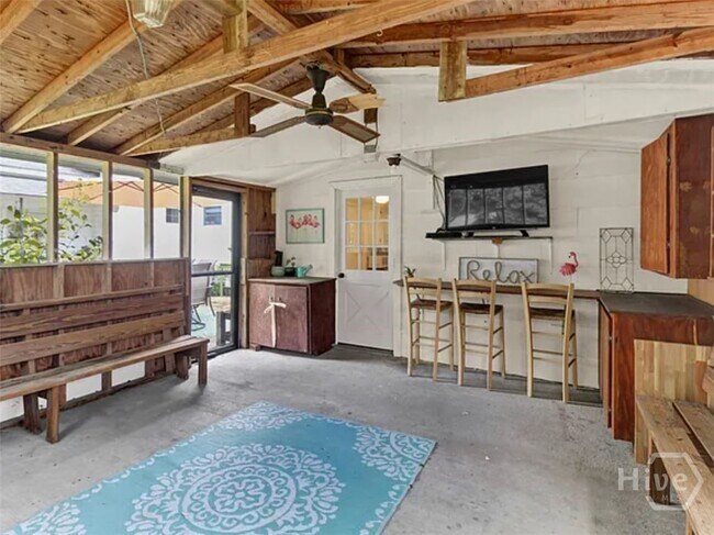 Building Photo - 304 E Fourth St