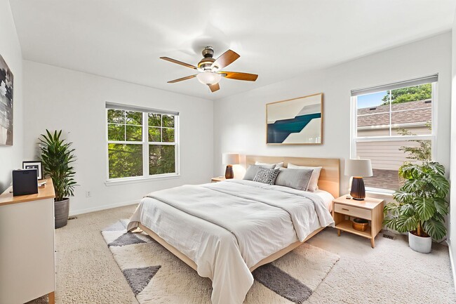 Building Photo - Gorgeous 3-Bed, 2.5-Bath Home With Great A...
