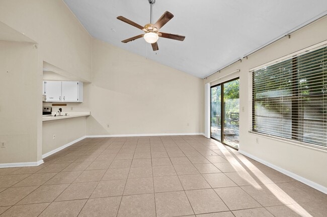 Building Photo - Spacious 3/2 Townhome in Highly Sought-After Marchwood – Available Now!