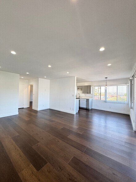 Building Photo - 1551 S Sherbourne Dr