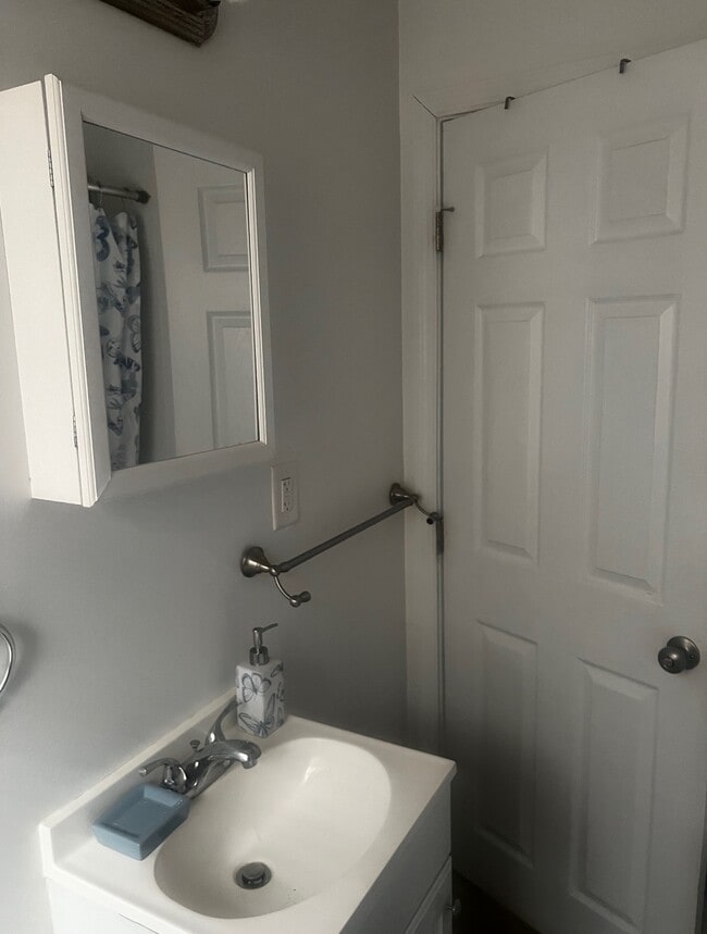 Building Photo - 1241 N 60th St